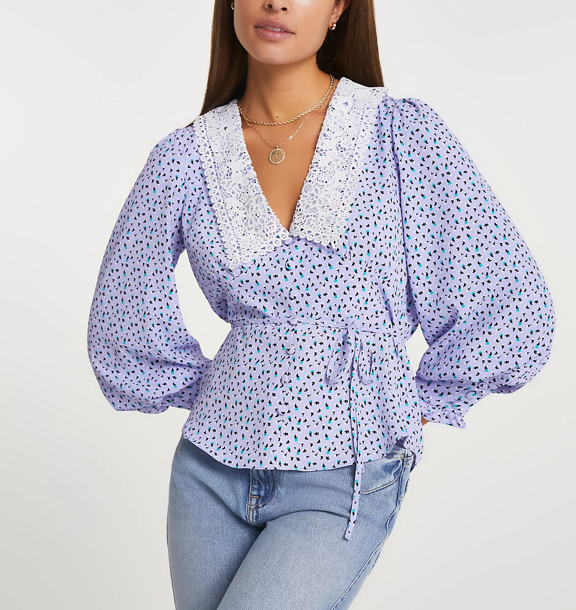Tops to downplay your Midsection